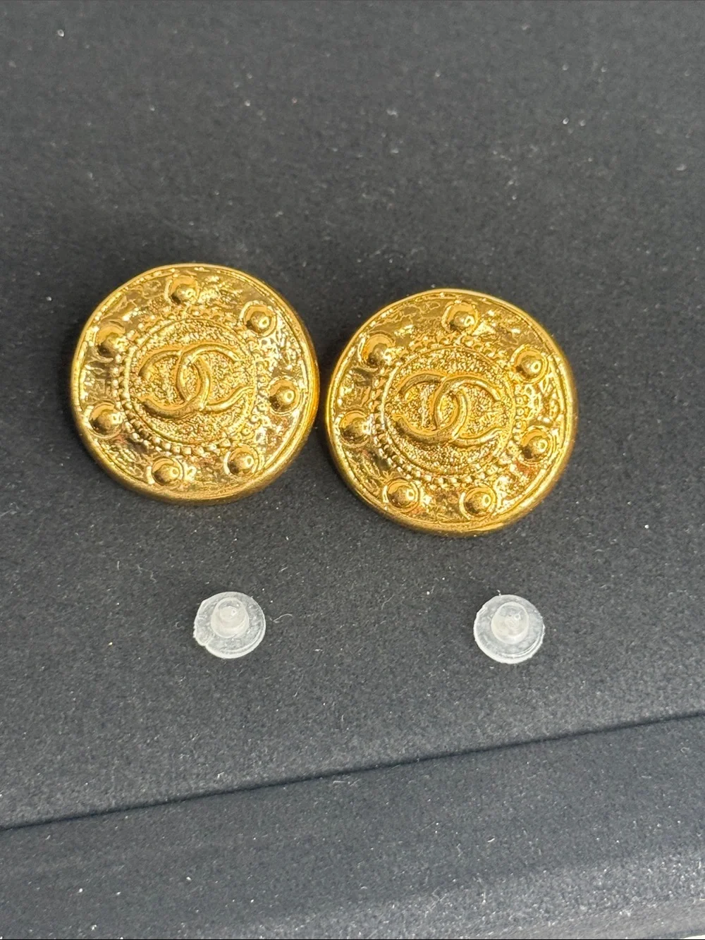 Vintage Chanel 1994 Baroque CC Logo Clip-On Earrings Gold Tone Ornate Medallion - Picture 8 of 10